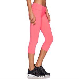 Alo Yoga Airbrushed Ultimate Performance Capri Legging Neon Azalea Size M